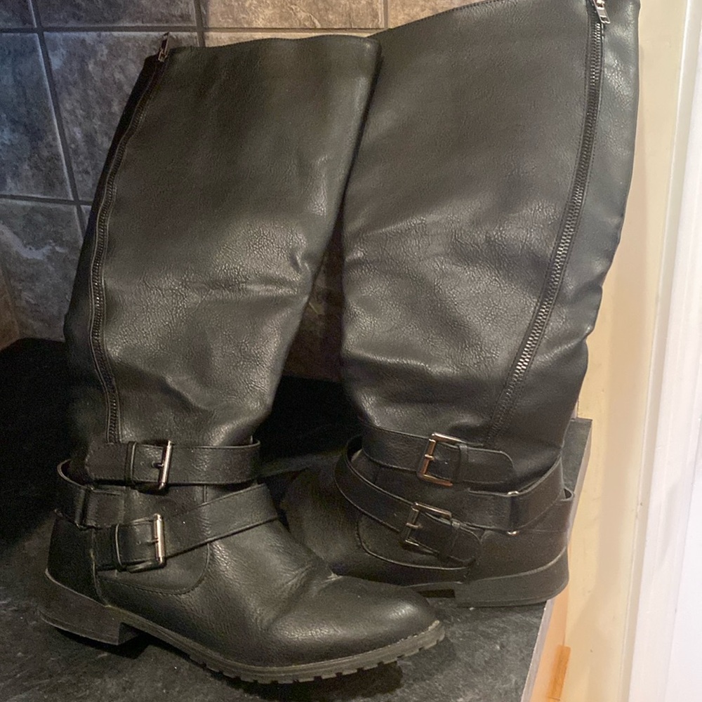 Vivica. Women’s knee high boots. Black.